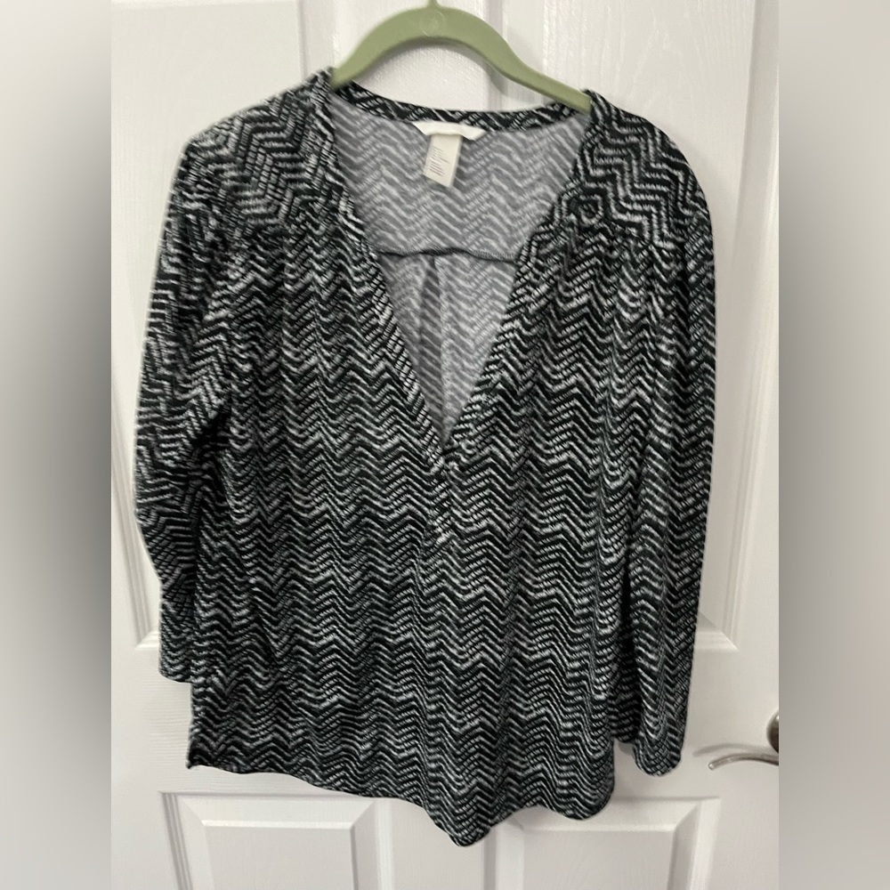 H & M size medium black & white print top